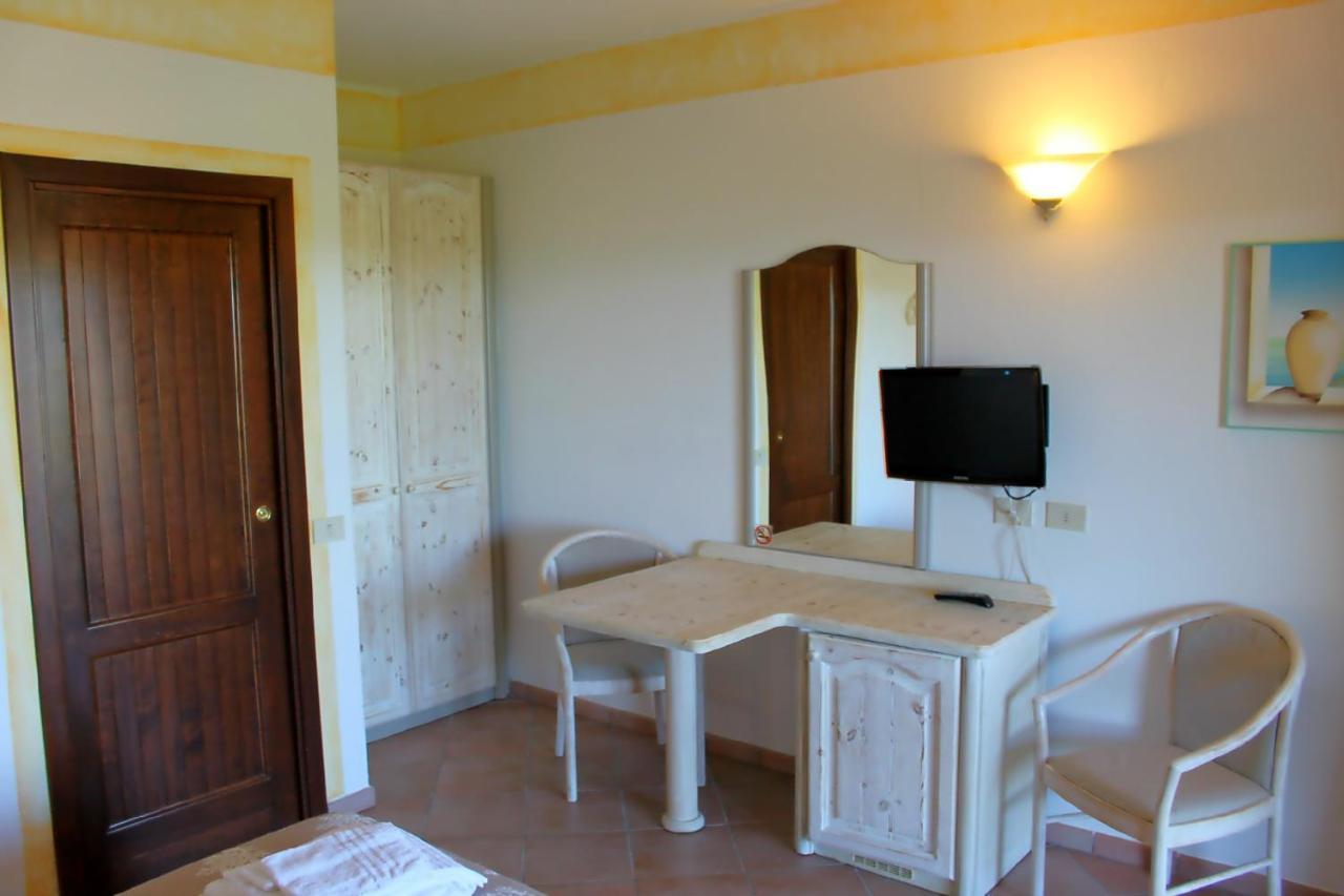 Residence Porto Mannu Palau Exterior photo