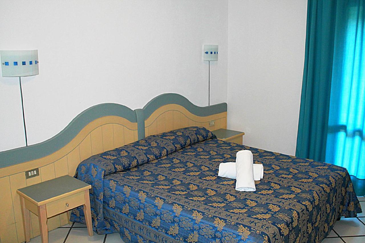 Residence Porto Mannu Palau Exterior photo