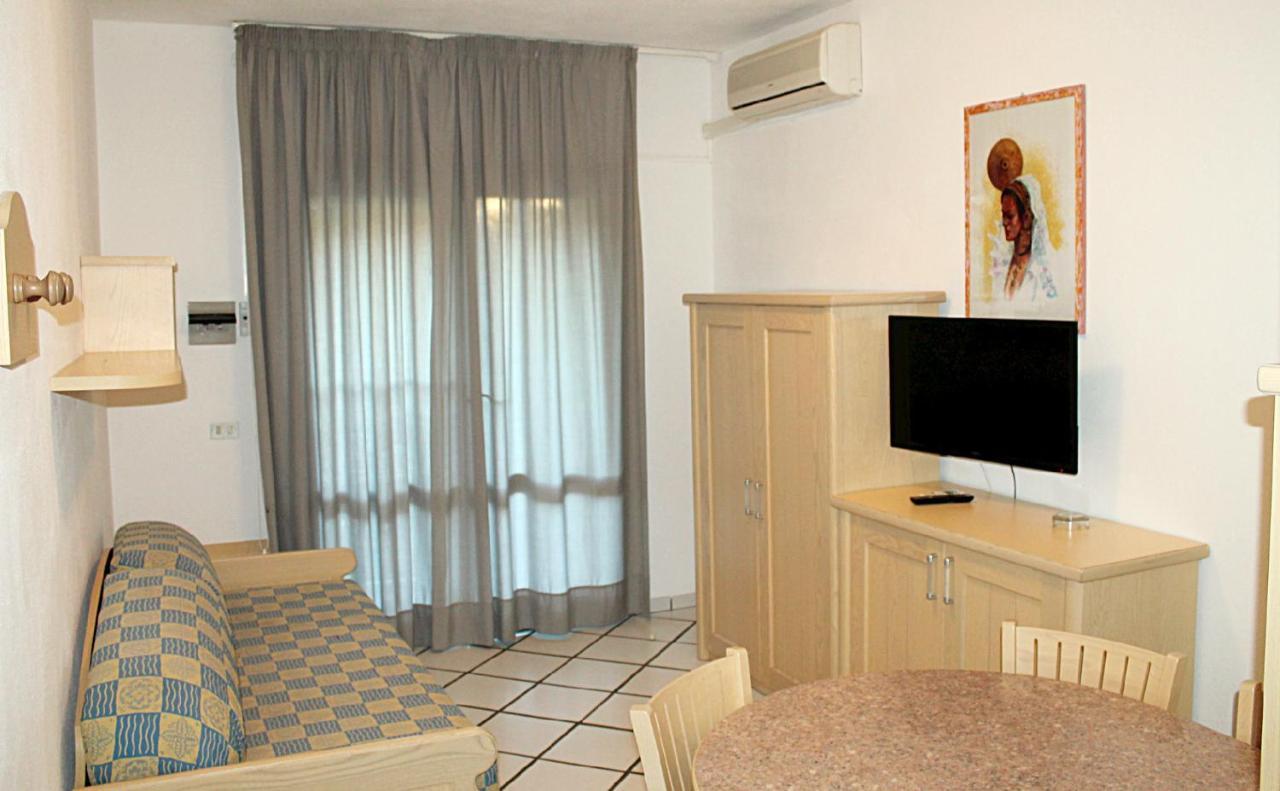 Residence Porto Mannu Palau Exterior photo